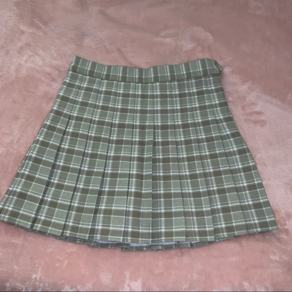 Light green plaid pleated skirt